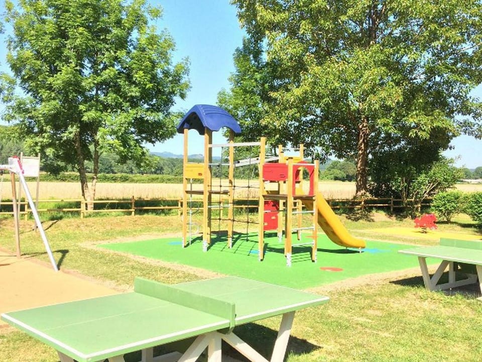 Chalet avec terrasse pour 4 personnes à Oloron-Sainte-Marie - API-1-52-954 Campground/ 
RV Resort in Nouvelle-Aquitaine