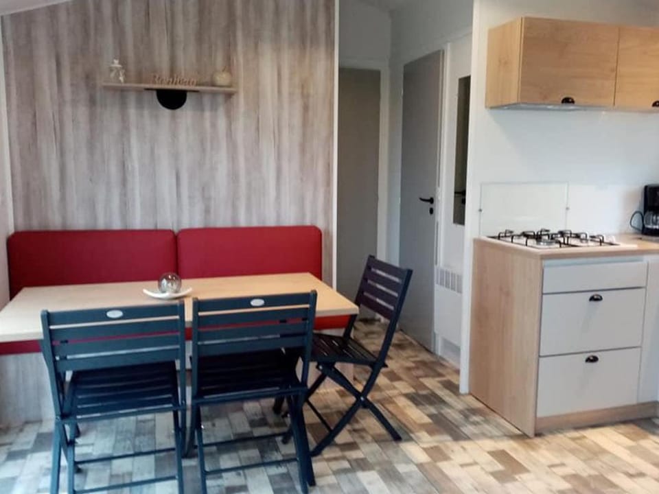 Mobil home 30m² avec terrasse à Tréguennec pour 6 personnes - API-1-52-950 Campground/ 
RV Resort in Finistere