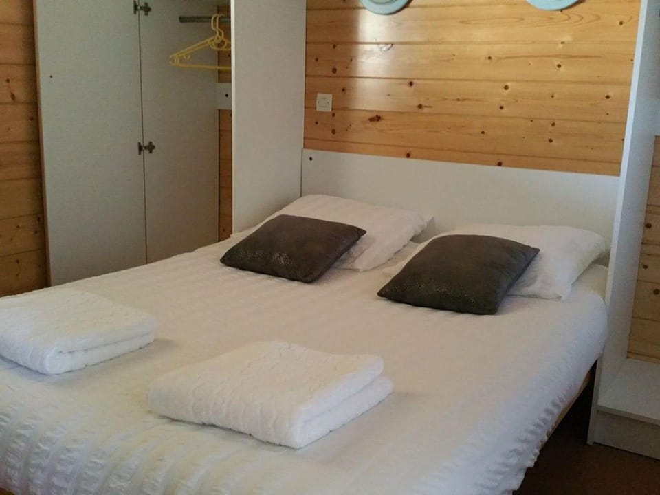 Chalet pour 5 personnes avec terrasse à Tréguennec - API-1-52-967 Campground/ 
RV Resort in Finistere