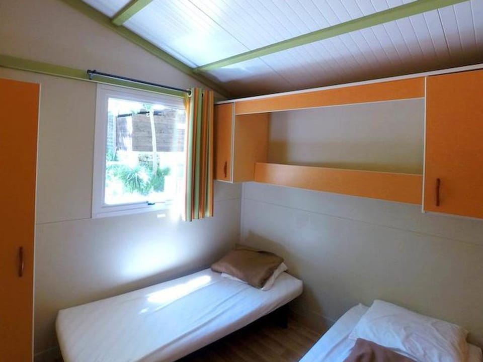 Chalet 35m² avec Terrasse à Soubès - API-1-52-979 Campground/ 
RV Resort in Occitanie
