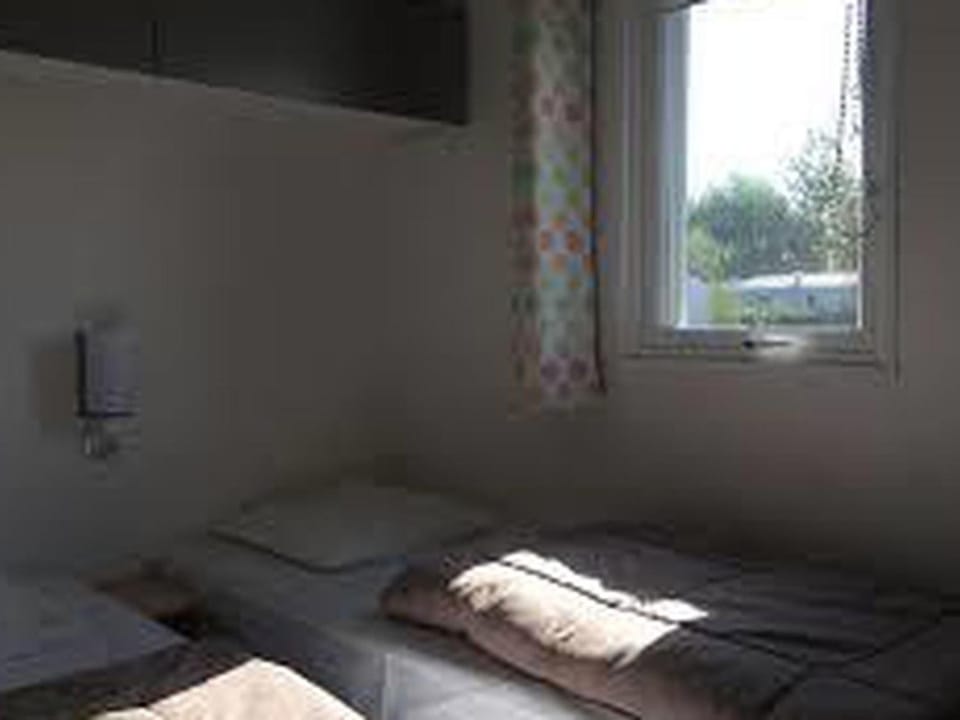 Mobil-home 38m² avec terrasse pour 6 personnes - API-1-52-1008 Campground/ 
RV Resort in Centre-Val de Loire