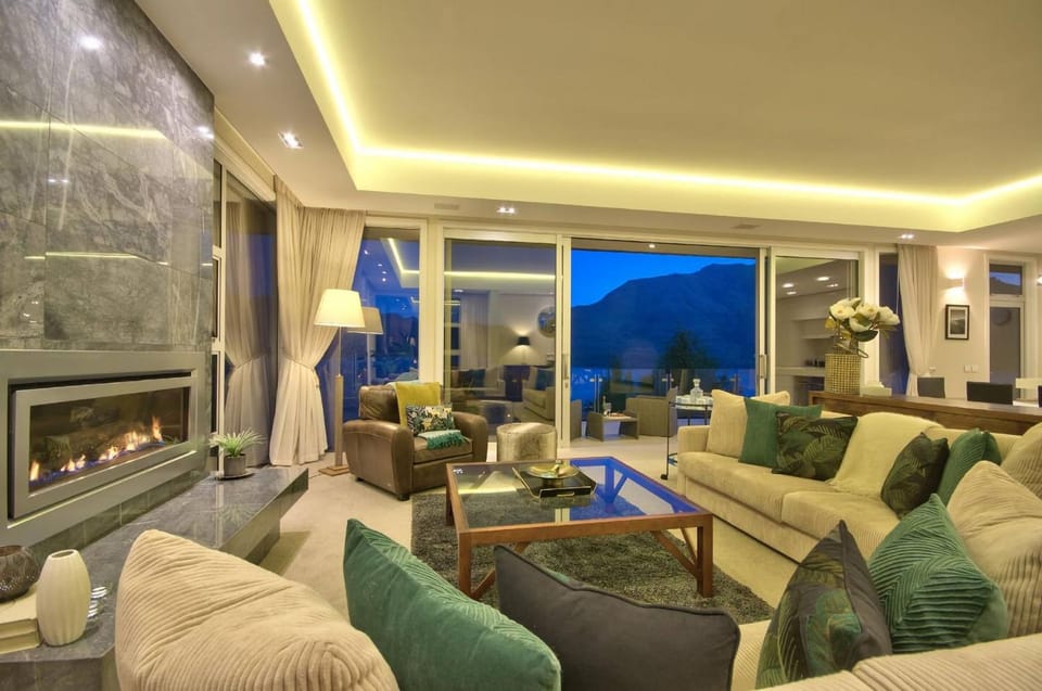 Q by the Lake Aspen Grove Stunning Views House in Queenstown