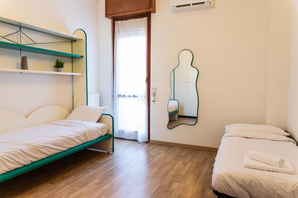 Bedroom, air conditioner