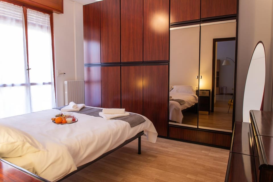 Bed, Photo of the whole room, Bedroom, wardrobe, air conditioner