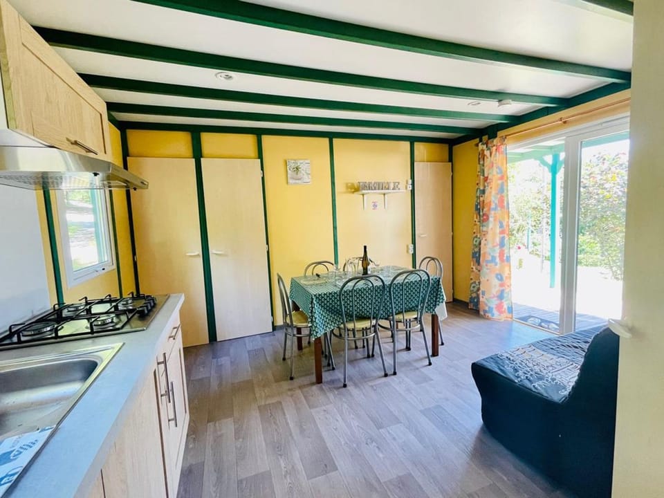 Chalet Confort 6 Pers - Terrasse - API-1-52-1032 Campground/ 
RV Resort in Occitanie