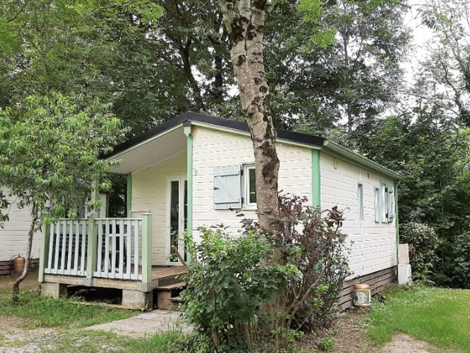 Chalet de 28m² pour 4 personnes avec terrasse - API-1-52-1035 Campground/ 
RV Resort in French Basque Country