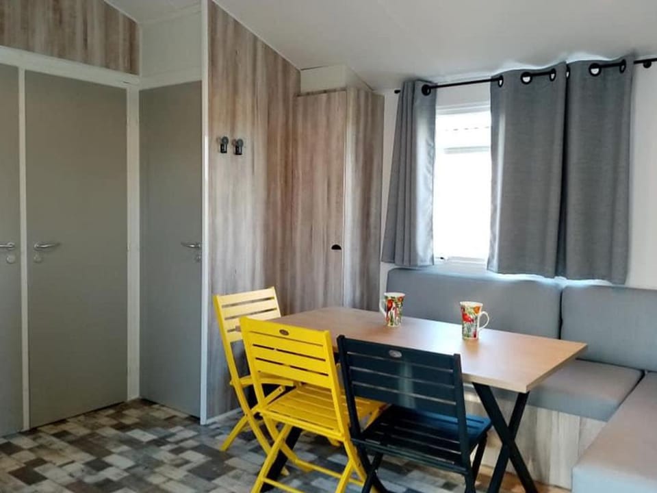 Mobil home confortable - 6 personnes - Tréguennec - API-1-52-1047 Campground/ 
RV Resort in Finistere