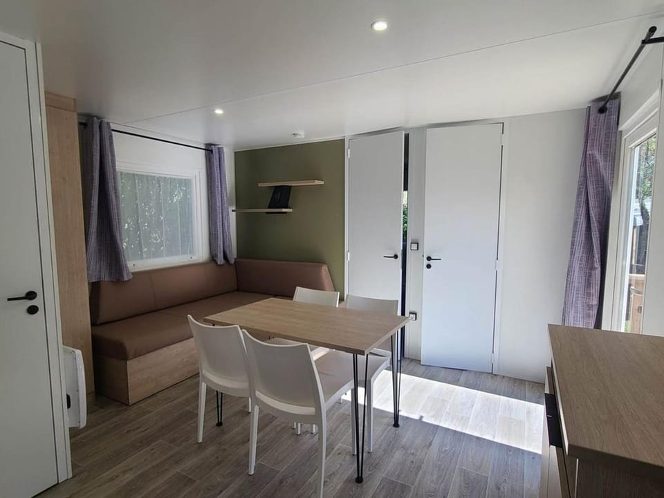 Mobil home cozy de 29m² - Terrasse - Cuisine équipée - API-1-52-1061 Campground/ 
RV Resort in Nouvelle-Aquitaine