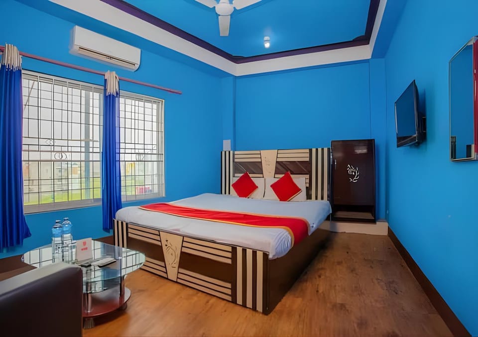 Bed, TV and multimedia, Photo of the whole room, Bedroom