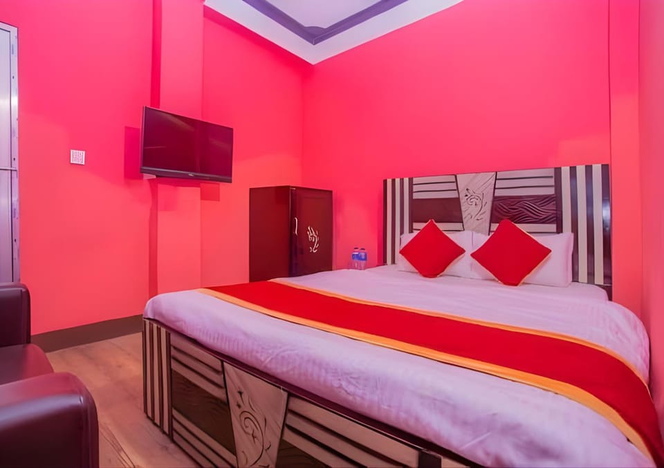 Bed, TV and multimedia, Photo of the whole room