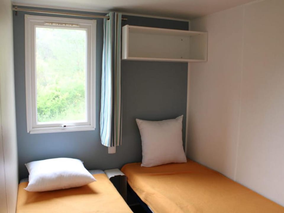 Mobil-home pour 8 avec terrasse à Villecroze - API-1-52-1068 Campground/ 
RV Resort in Salernes