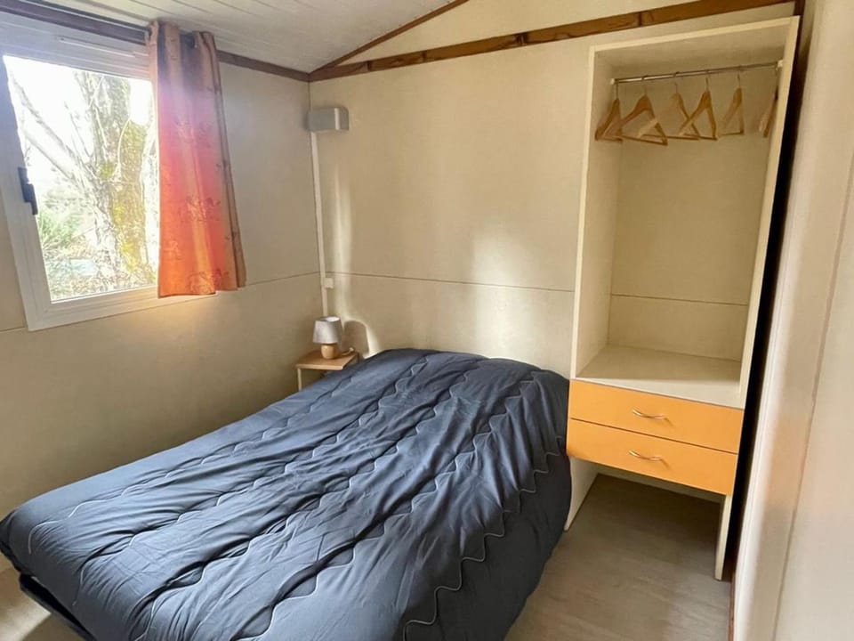 Chalet de 26m² avec Terrasse pour 4 Personnes - API-1-52-1070 Campground/ 
RV Resort in Occitanie