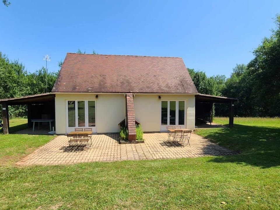 Gîte avec terrasse à La Douze, idéal pour 5 personnes - API-1-52-1079 Campground/ 
RV Resort in Nouvelle-Aquitaine