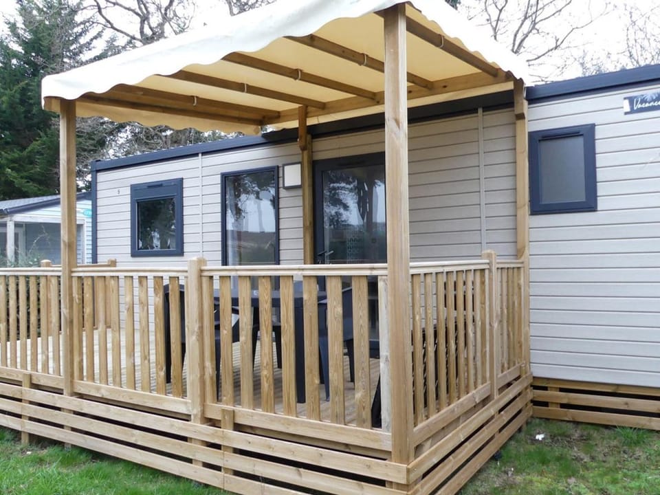 Mobil-home avec Terrasse - 2 Chambres pour 4 personnes, Cuisine équipée - API-1-52-1102 Campground/ 
RV Resort in Brittany