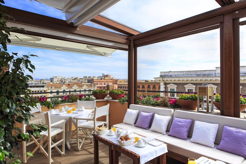Balcony/Terrace, City view, Street view