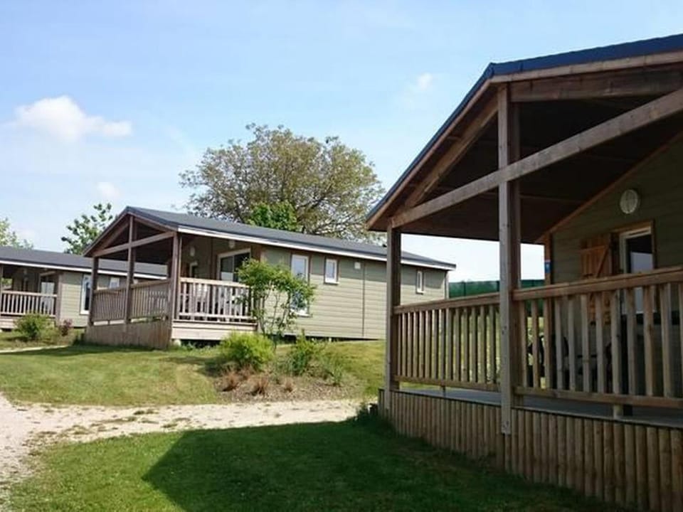 Chalet confortable avec terrasse - 6 pers. - API-1-52-1110 Campground/ 
RV Resort in Centre-Val de Loire
