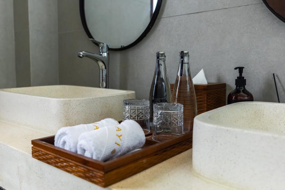 Bathroom, towels