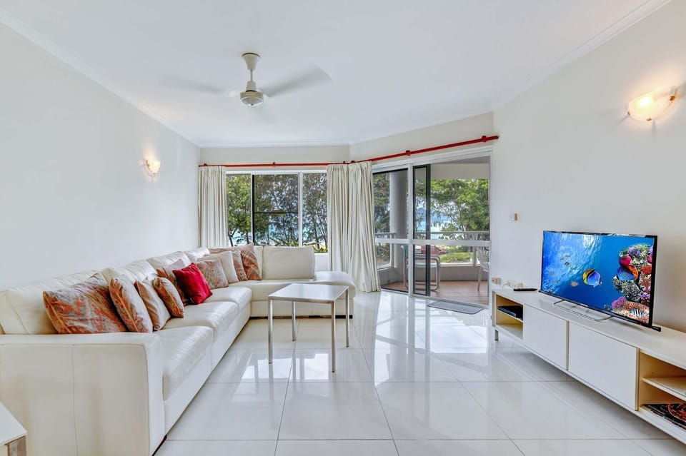 Ulysses 2 Beach front Apartment House in Wongaling Beach