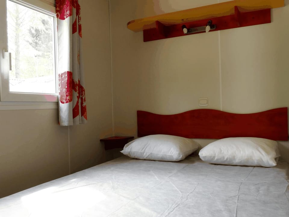 Mobil-home pour 6 personnes avec terrasse - API-1-52-1178 Campground/ 
RV Resort in Salernes
