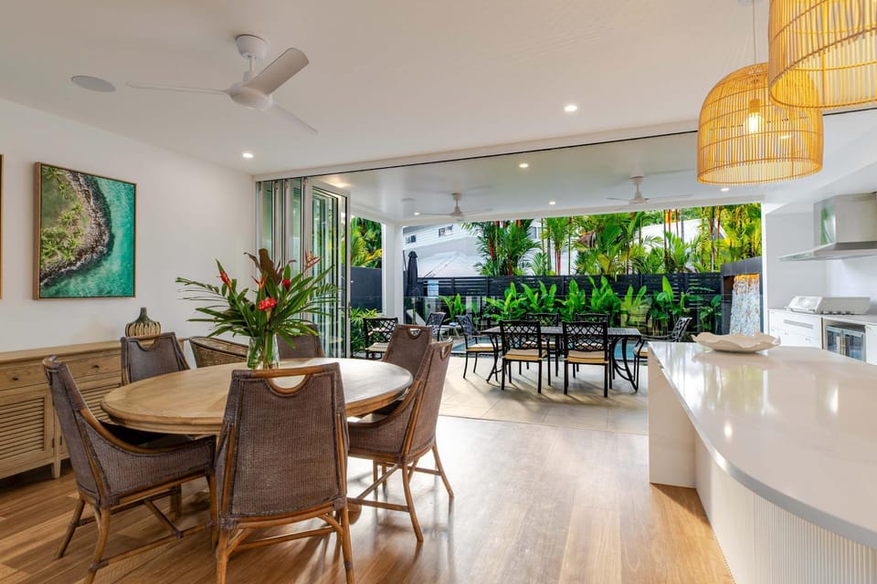 Baha Villa 89A - 4 Bedroom Luxury Home Close to Town House in Port Douglas