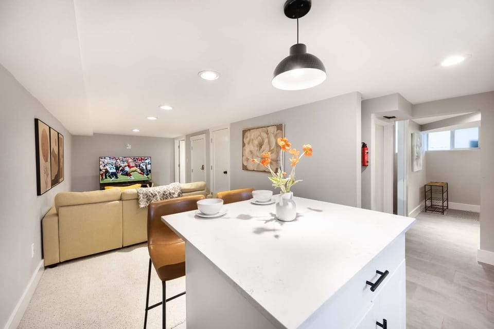 Renton DT 1BR Suite WS 95 Near Landing &Sea-Tac House in Renton