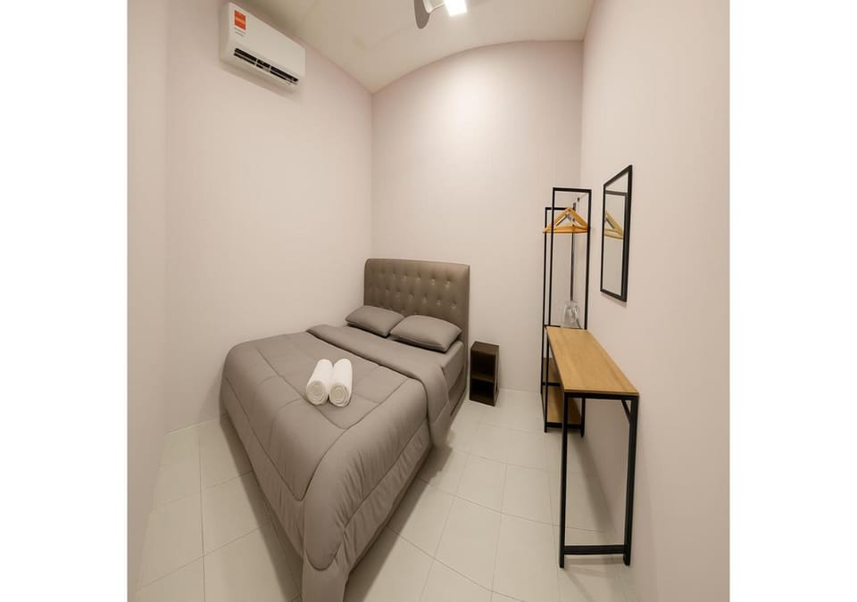 Bedroom, towels, air conditioner