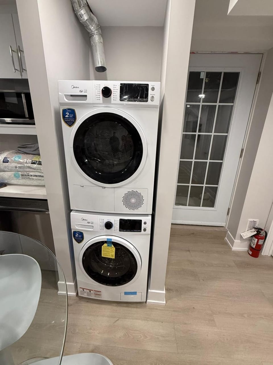 Modern and Cozy Basement Suite,2 Bedrooms with Kitchen ,Parking and Separate Entrance Apartment in Burlington