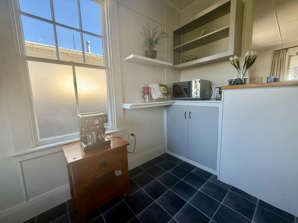 Hawke's Bay Escape - Railway Cottage House in Havelock North