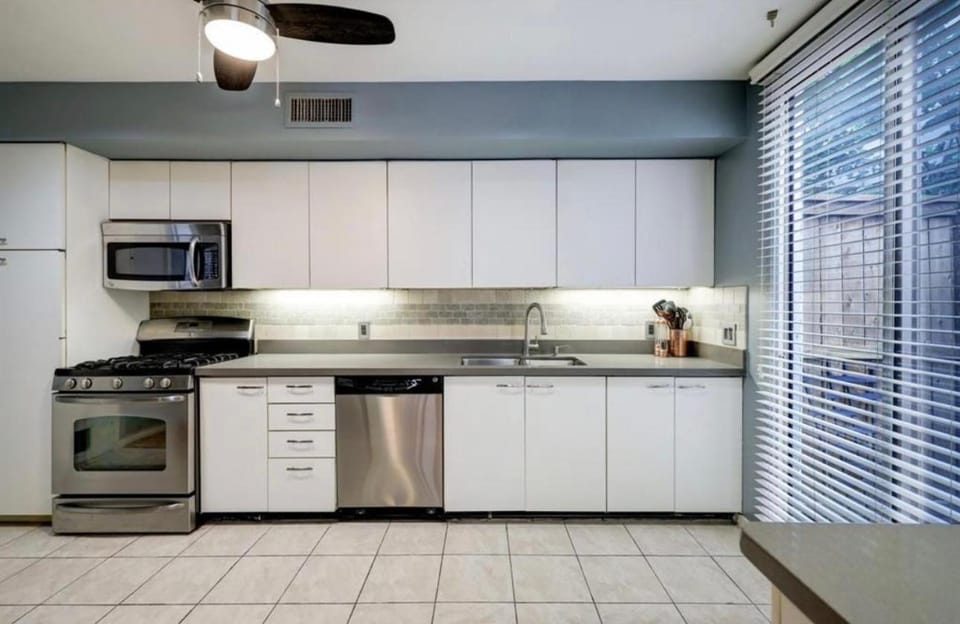 Spacious home by the Galleria House in Houston