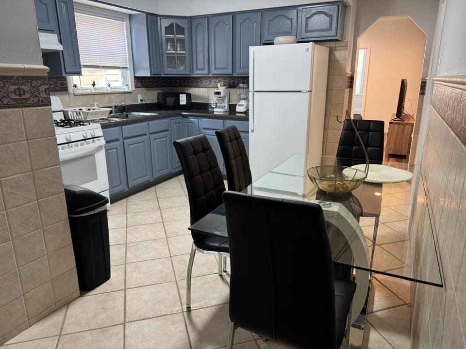 Kitchen or kitchenette, Dining area, dishwasher, microwave, oven, pet friendly, toaster