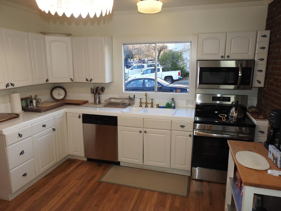 Kitchen or kitchenette, kitchen