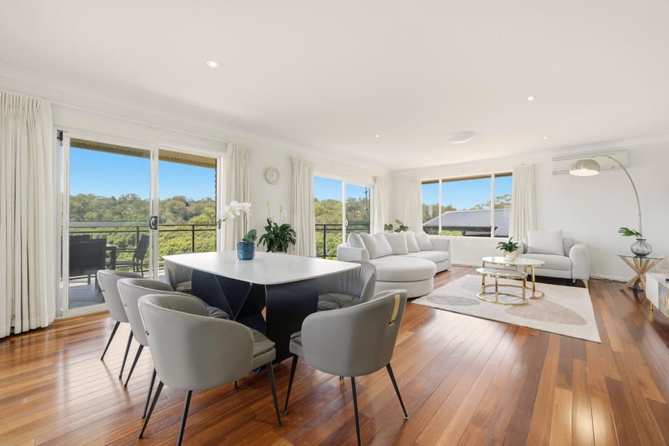 Luxury 4BR Home with Stunning Bay Views at Kareela House in Sydney