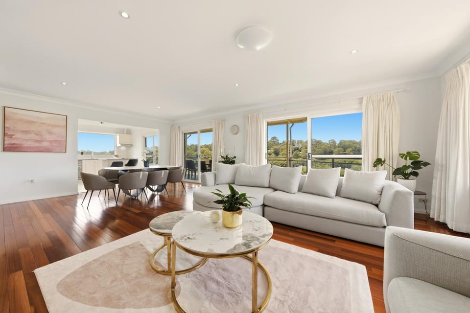 Luxury 4BR Home with Stunning Bay Views at Kareela House in Sydney