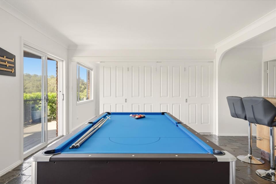 Luxury 4BR Home with Stunning Bay Views at Kareela House in Sydney