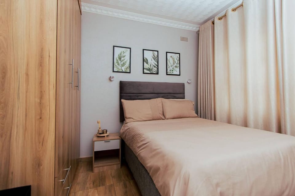 Bed, Decorative detail, Bedroom