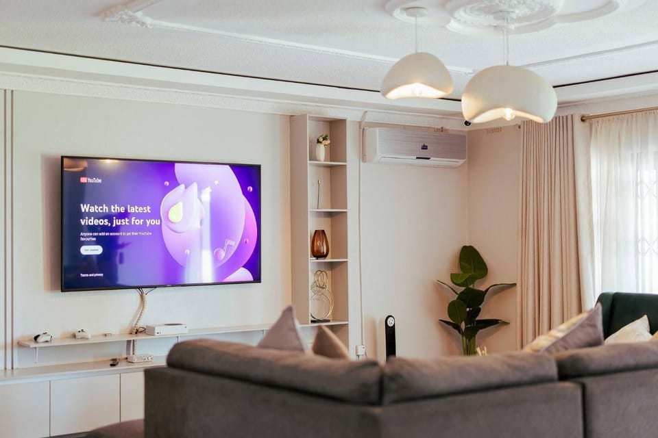 Communal lounge/ TV room, TV and multimedia, Living room