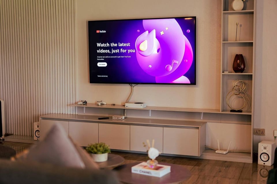 Communal lounge/ TV room, TV and multimedia, Living room
