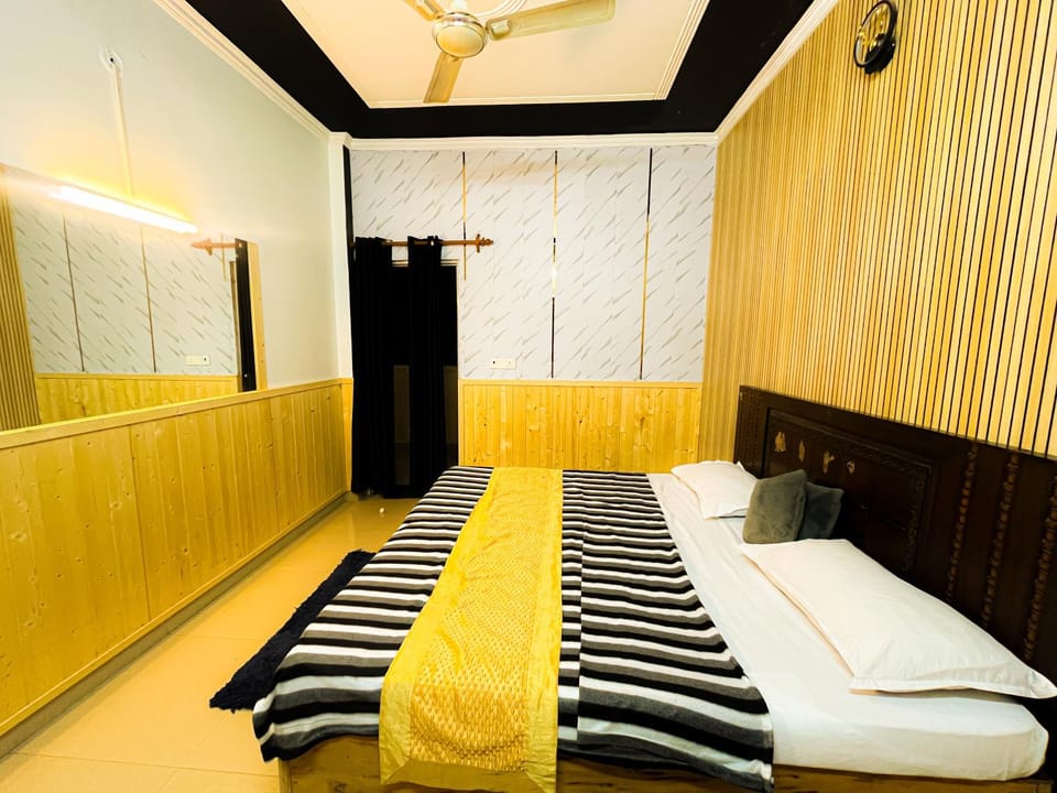 1BHK with 2 King Beds, Kitchen & Balcony Dehradun Apartment in Dehradun
