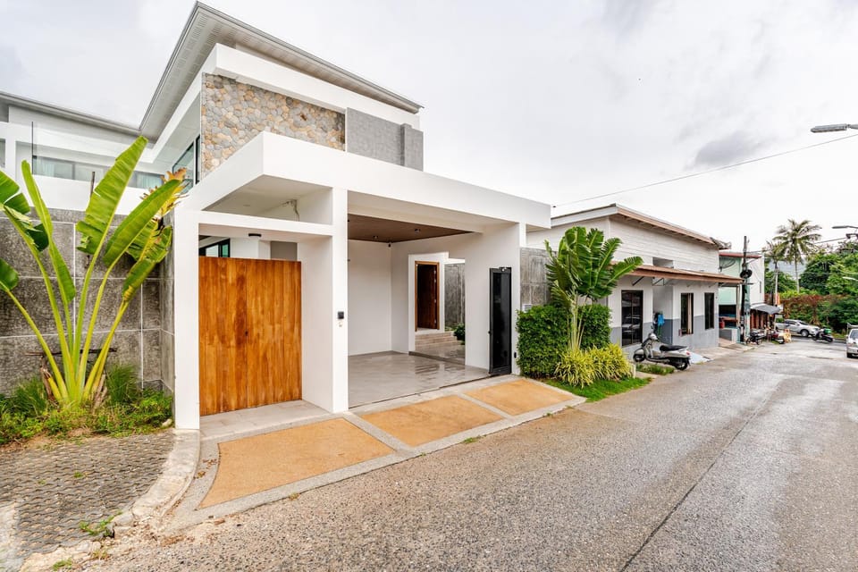 Facade/entrance, Parking