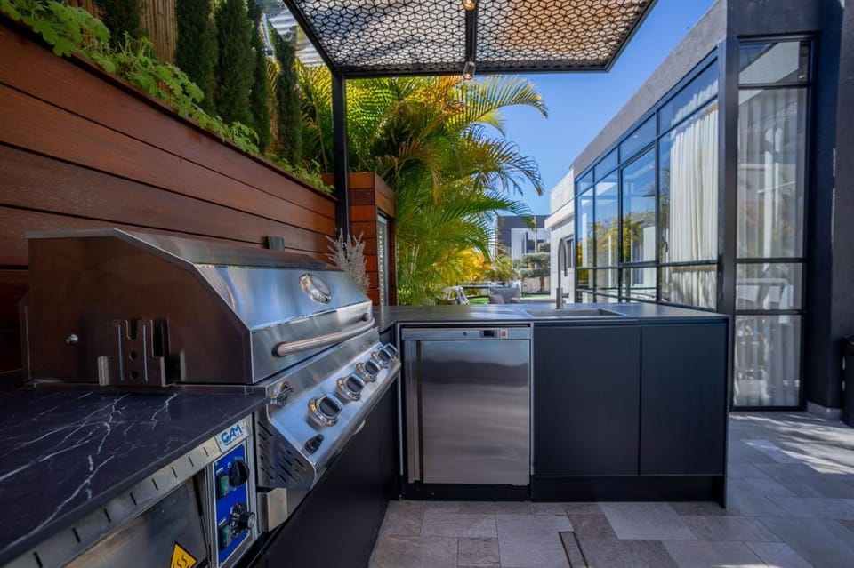 Patio, Day, BBQ facilities