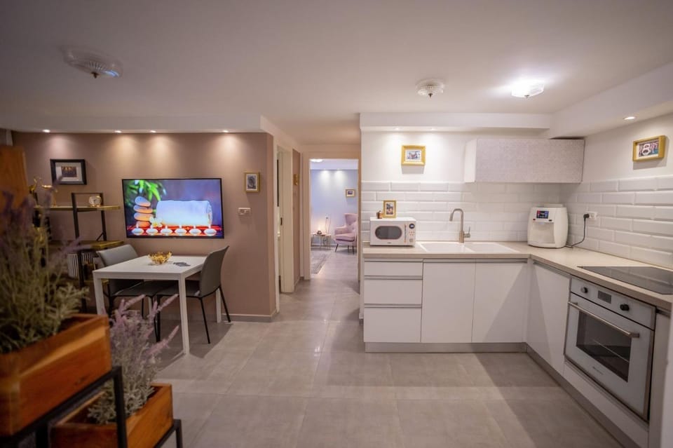 TV and multimedia, Kitchen or kitchenette