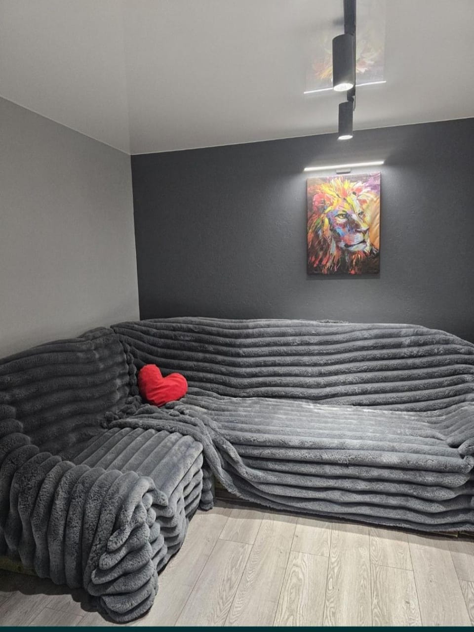2комнатная люкс на Небесной сотни Apartment in Ukraine