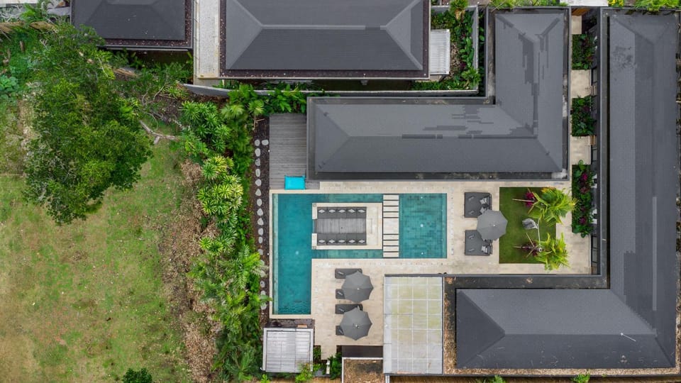 Property building, Bird's eye view, Garden view, Pool view, Swimming pool