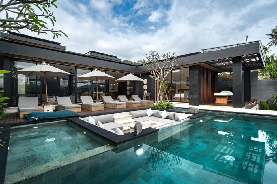 Day, Natural landscape, Pool view, Swimming pool, sunbed