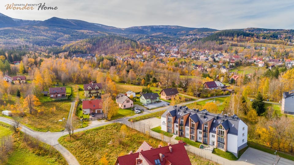 Property building, Nearby landmark, Day, Neighbourhood, Mountain view