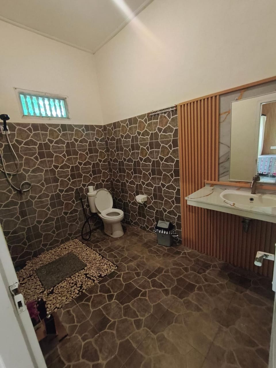A Cozy Room in Bingin Sari Homestay - Uluwatu Bed and Breakfast in Bali