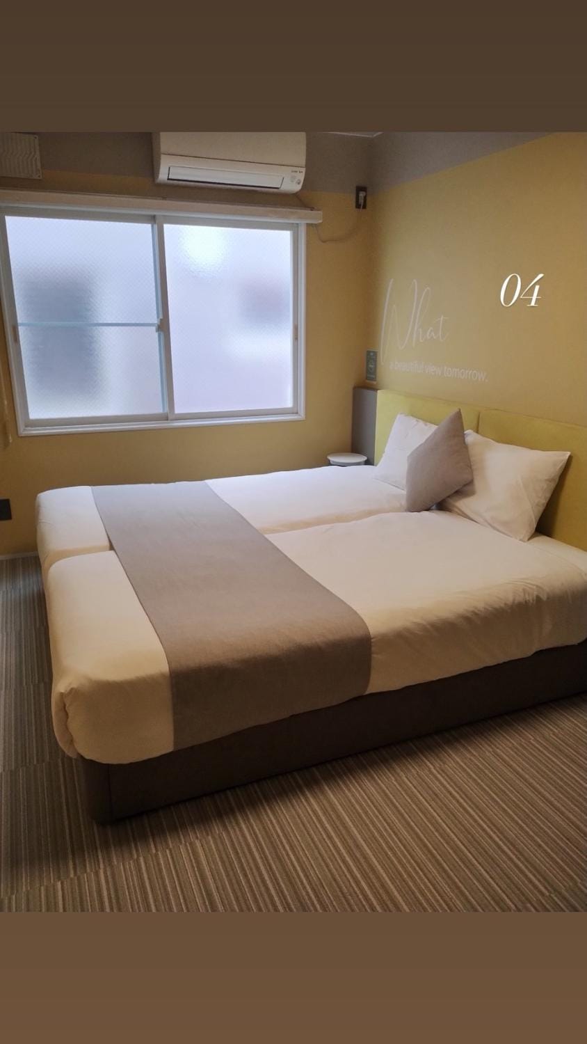 Bed, Photo of the whole room, Bedroom, air conditioner