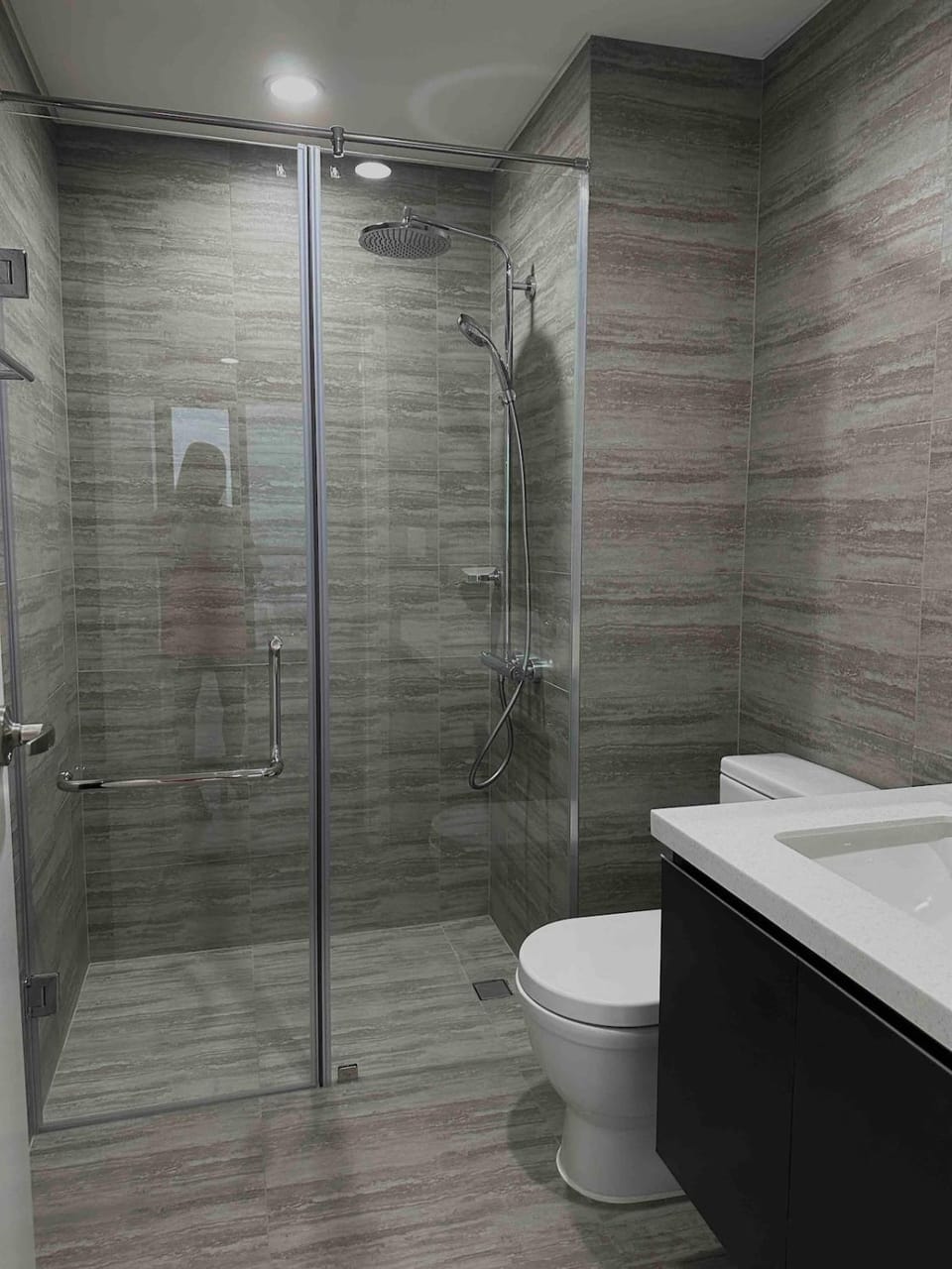 New Modern Luxurious 1 Bedroom Condo with WIFI and Netflix Apartment in Makati