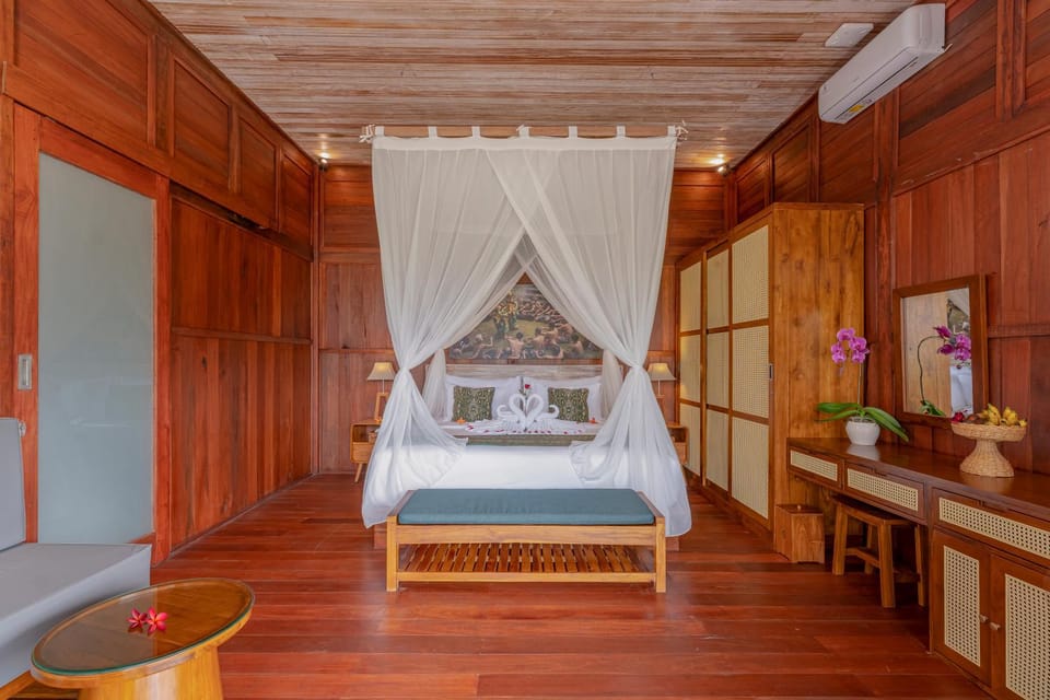 Bed, Day, Photo of the whole room, Seating area, Bedroom, wardrobe, air conditioner