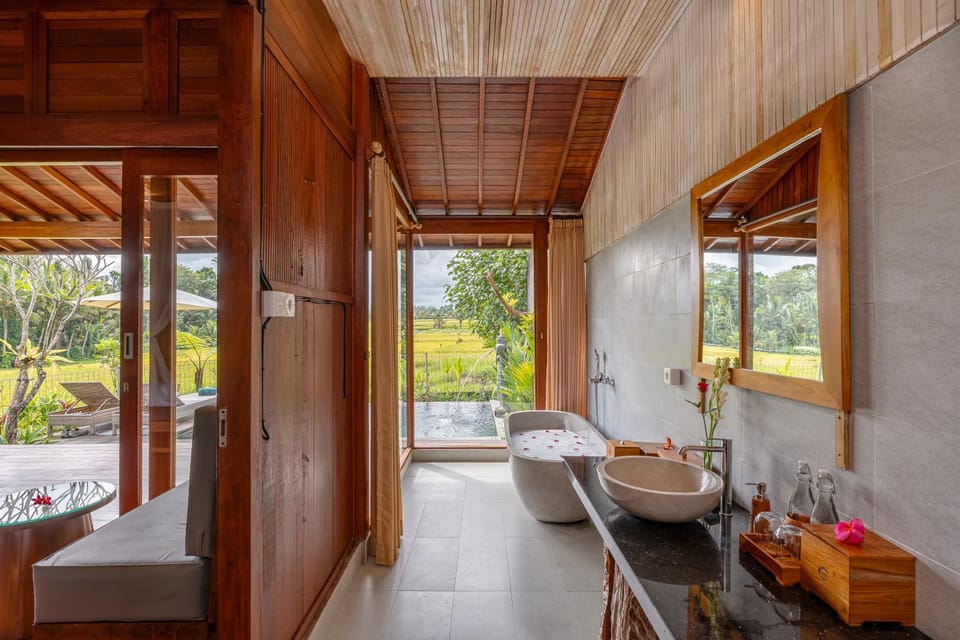 Day, Bathroom, Decorative detail, Swimming pool, Bath